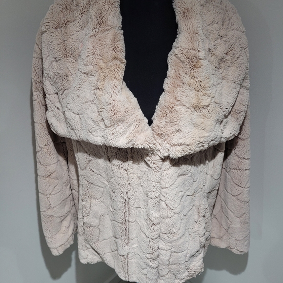 Novelti Women's Oversized Faux Fur Jacket 20 Cream Cruelty Free Cozy Maximalist - Picture 5 of 10